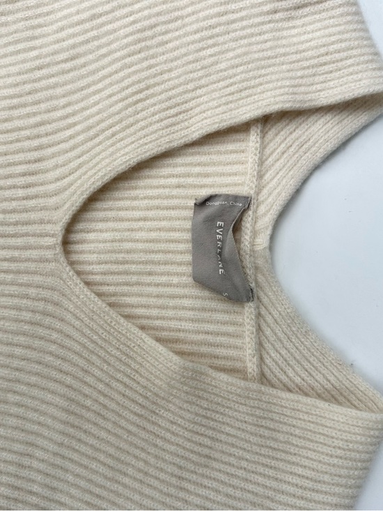 EUC Everlane Cashmere Ribbed V-Neck Cropped Sweater in Cream, S - Picture 11 of 16